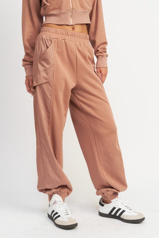 Hot Girl Emory Contrasted Cargo Jogger Sweatpants In Dusty Peach