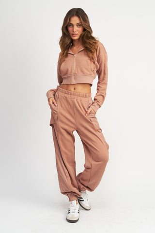 Hot Girl Emory Contrasted Cargo Jogger Sweatpants In Dusty Peach