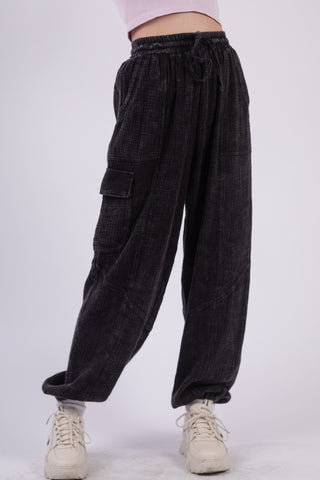 Hot Girl Washed Woven Crinkle Gauze Drawstring Cargo Pants In Black